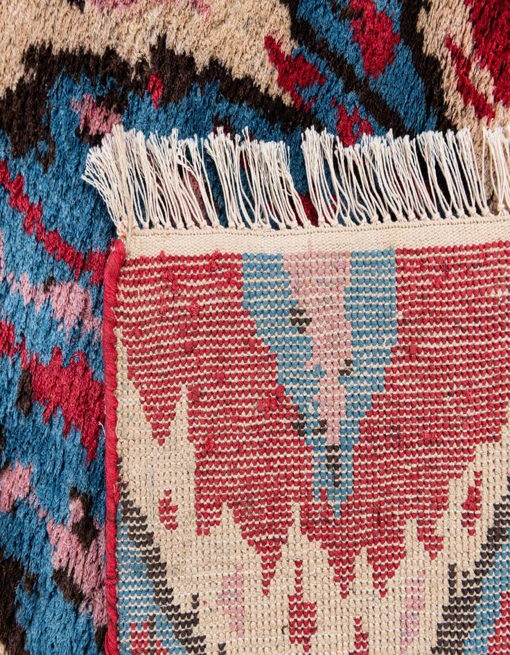 Detail image of 3' 2 x 5' 2  Hand Knotted Ikat Wool Rug