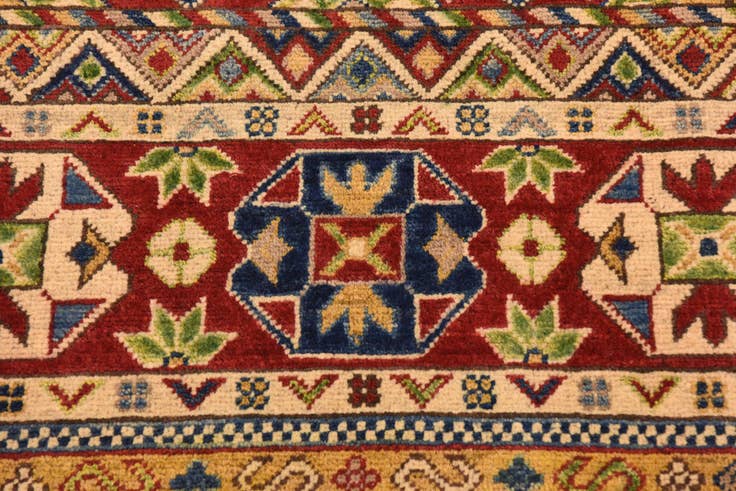 Detail image of 6' 8 x 9' 10 Hand Knotted Kazak Rug