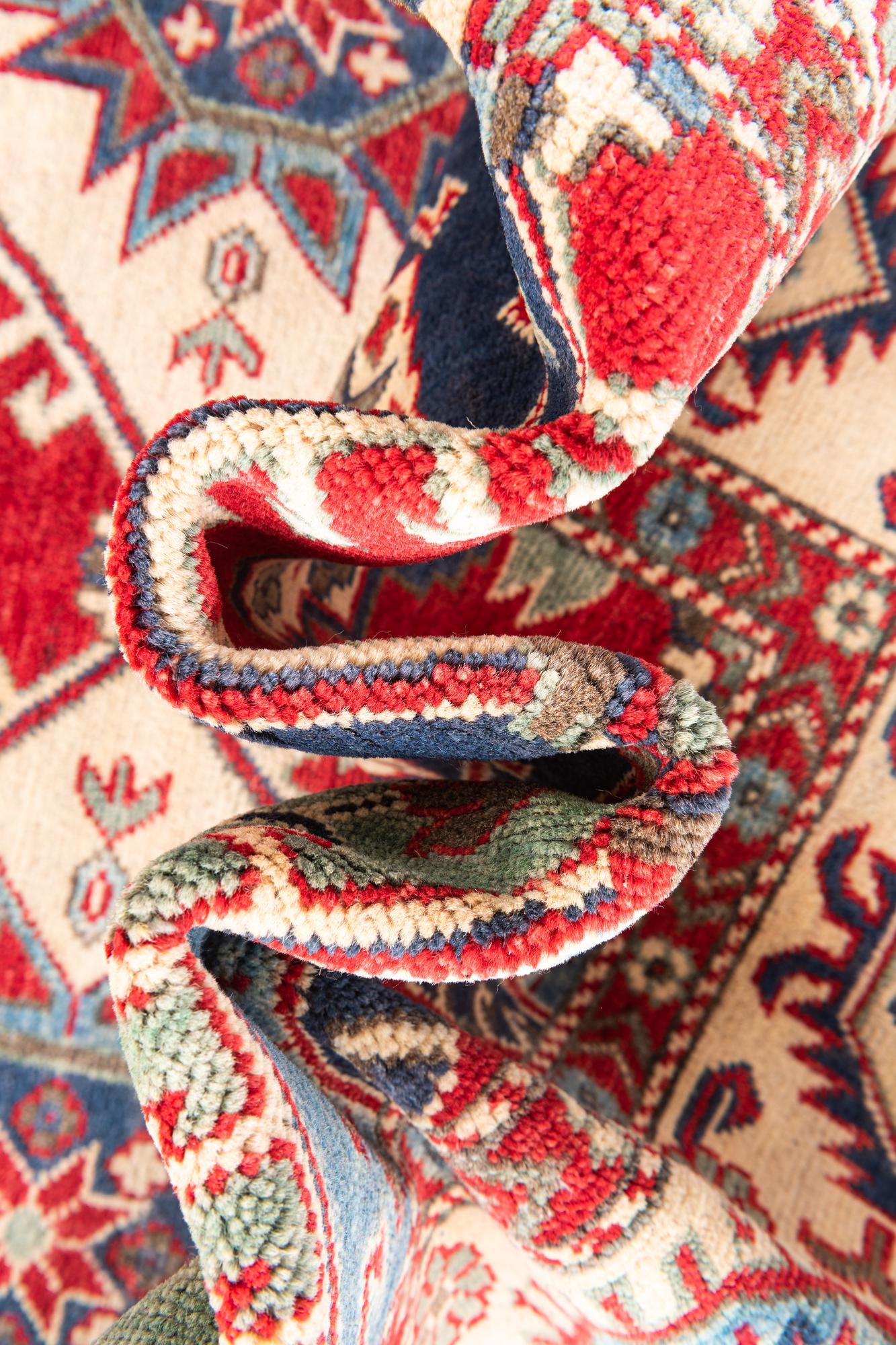 6' x 9' 1 Hand Knotted Kazak Rug