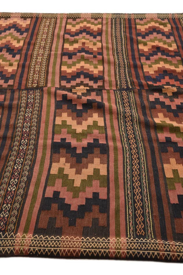 Detail image of 6' 10 x 13' 6 Hand Woven Kilim Fars Wool Rug