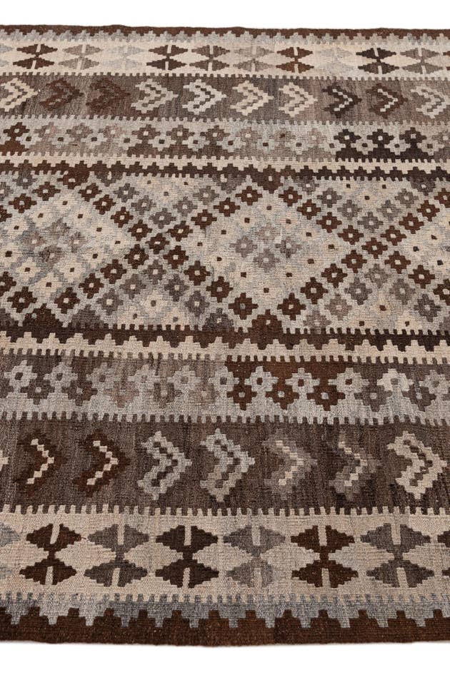 Detail image of 5' x 6' 7 Hand Woven Kilim Maymana Wool Rug