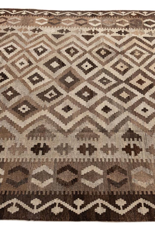 Detail image of 6' 5 x 9' 8 Hand Woven Kilim Maymana Wool Rug