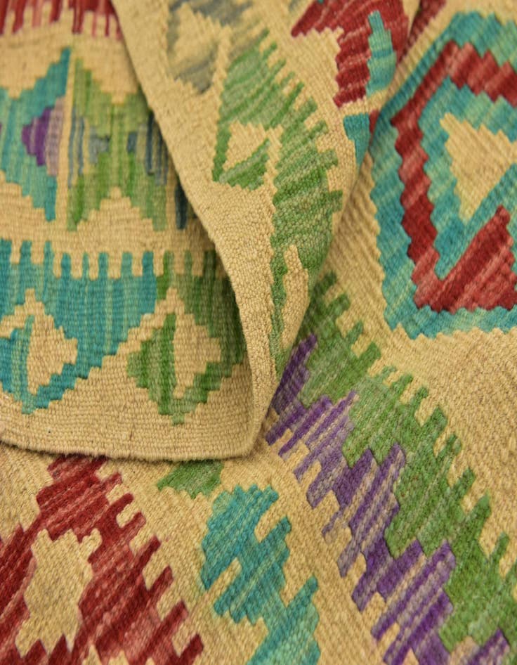 Detail image of 5' 5 x 6'  Hand Woven Kilim Maymana Wool Rug