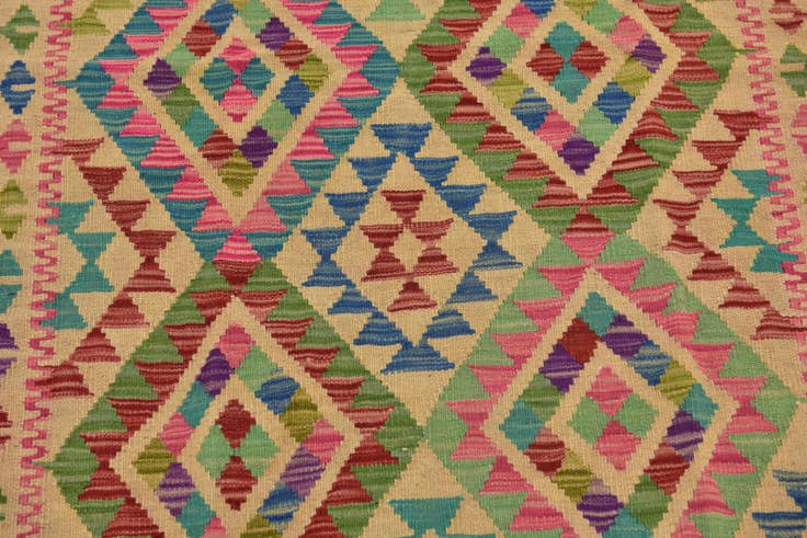 Detail image of 4' 2 x 6' 2 Hand Woven Kilim Maymana Wool Rug