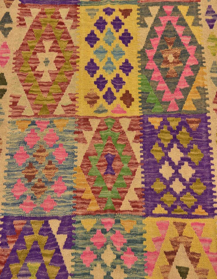 Detail image of 4' 9 x 6' 7 Hand Woven Kilim Maymana Wool Rug