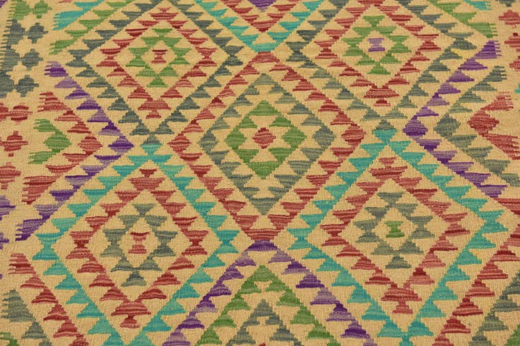 Detail image of 4' 10 x 6' 4 Hand Woven Kilim Maymana Wool Rug