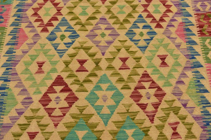 Detail image of 4' 10 x 6' 5 Hand Woven Kilim Maymana Wool Rug