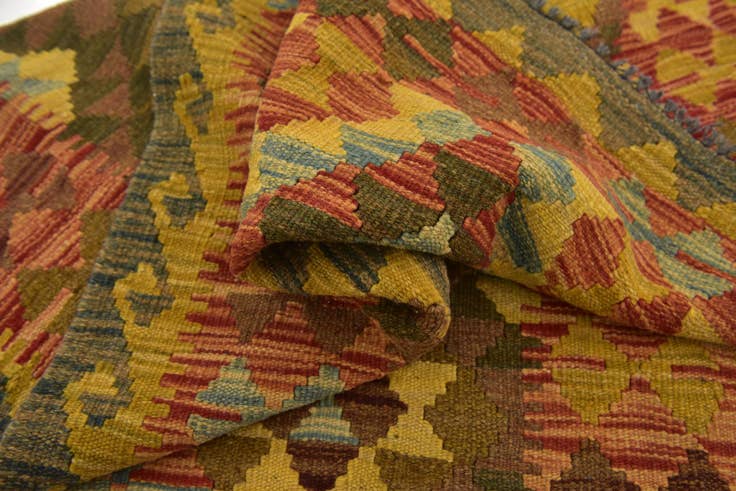 Detail image of 3' 2 x 4' 9 Hand Woven Kilim Maymana Wool Rug