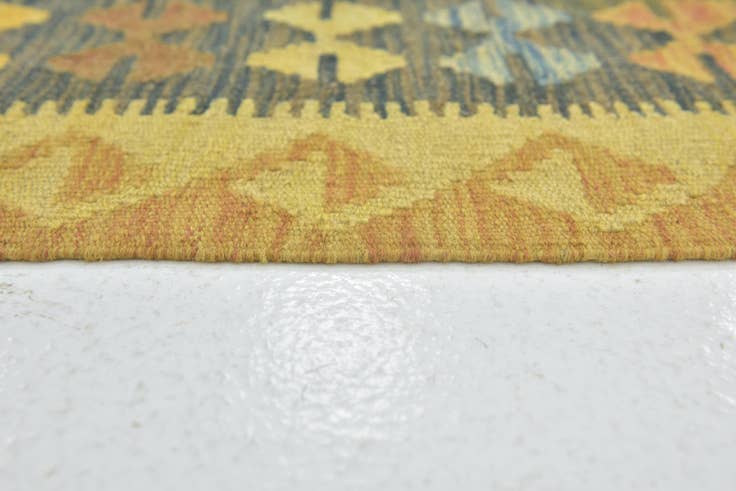 Detail image of 3' 2 x 4' 8 Hand Woven Kilim Maymana Wool Rug