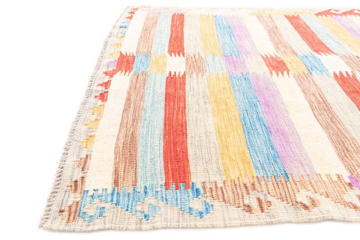 Detail image of 4' x 5' 9 Hand Woven Kilim Maymana Wool Rug