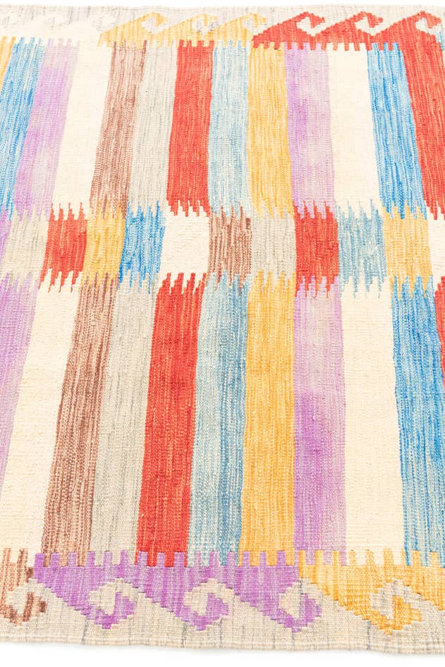 Detail image of 4' x 5' 9 Hand Woven Kilim Maymana Wool Rug