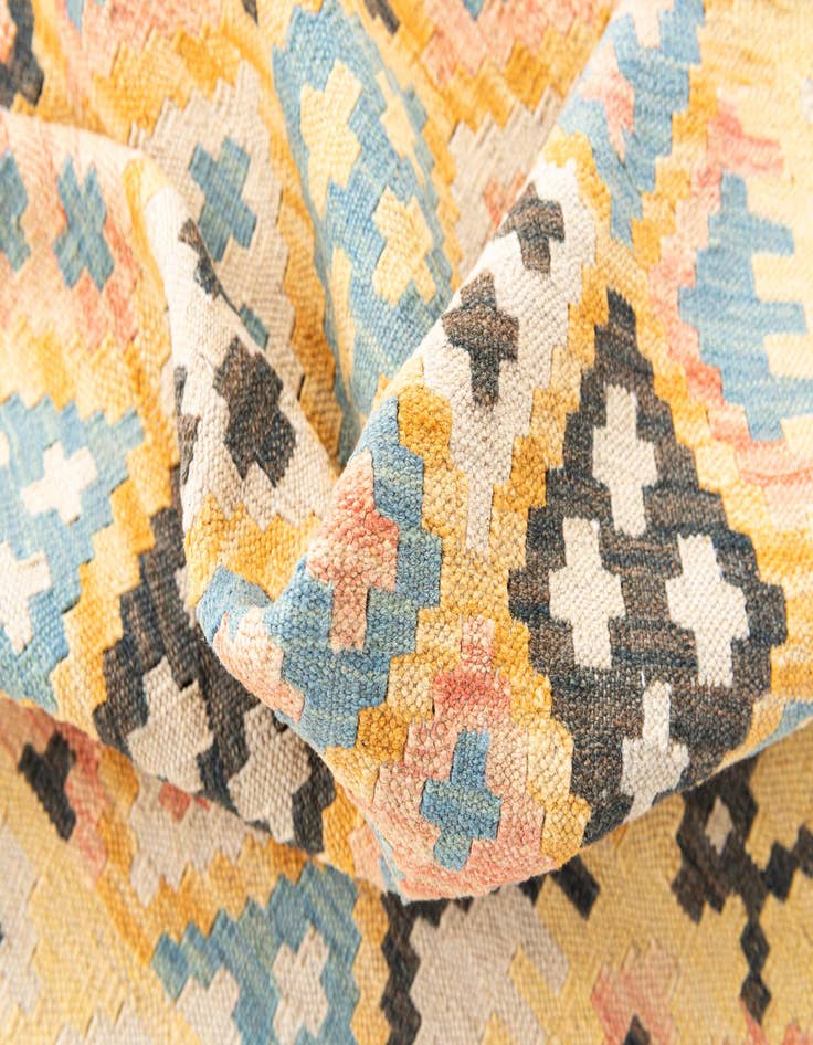 Detail image of 4' 4 x 6'  Hand Woven Kilim Maymana Wool Rug