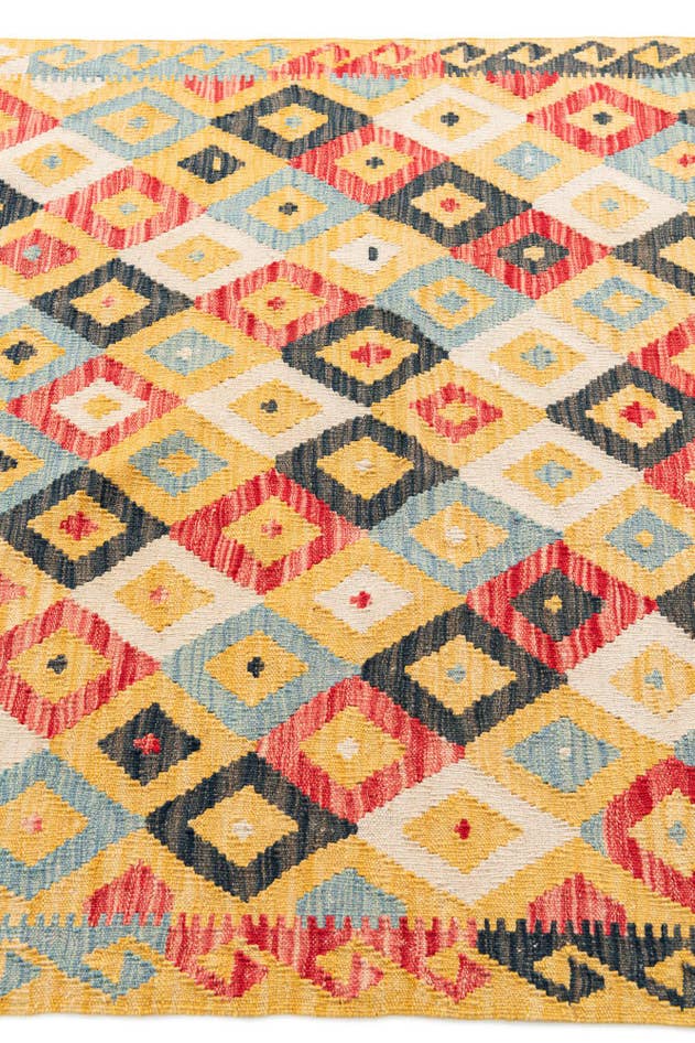 Detail image of 4' 2 x 5' 7 Hand Woven Kilim Maymana Wool Rug