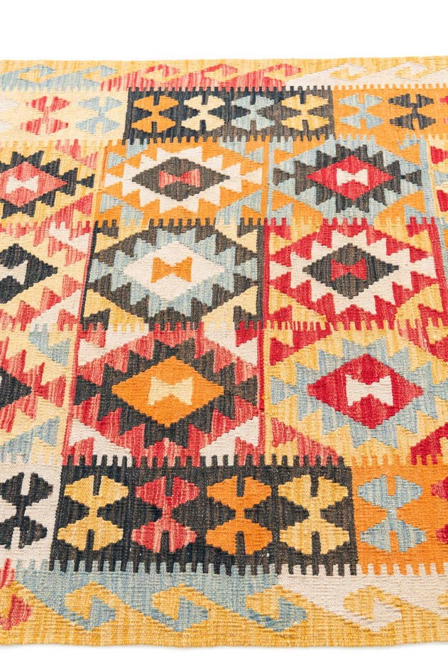 Detail image of 4' x 5' 10 Hand Woven Kilim Maymana Wool Rug