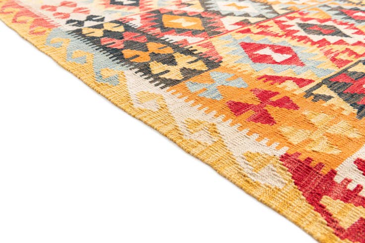 Detail image of 4' x 5' 10 Hand Woven Kilim Maymana Wool Rug