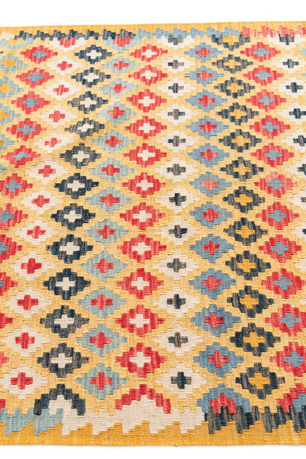 Detail image of 4' 2 x 6' 2 Hand Woven Kilim Maymana Wool Rug