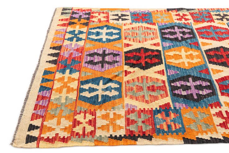 Detail image of 4' x 5' 6 Hand Woven Kilim Maymana Wool Rug