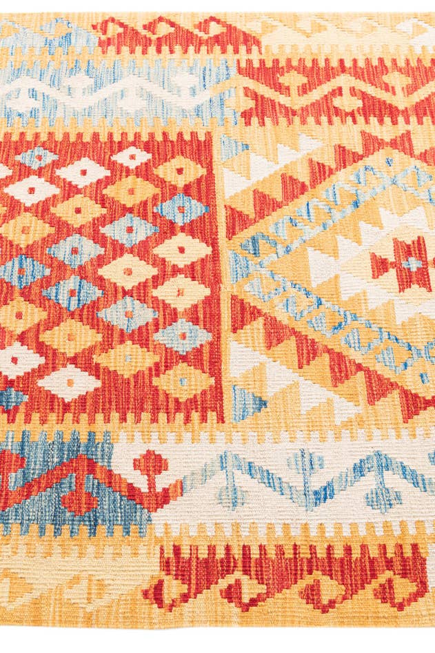 Detail image of 3' 6 x 6' 9 Hand Woven Kilim Maymana Wool Rug