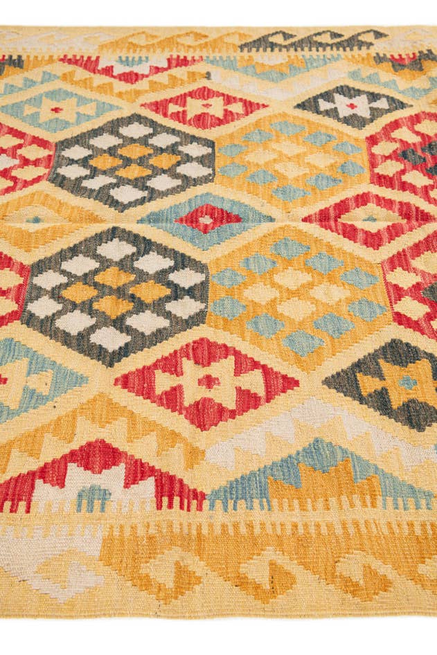 Detail image of 4' 2 x 5' 8 Hand Woven Kilim Maymana Wool Rug