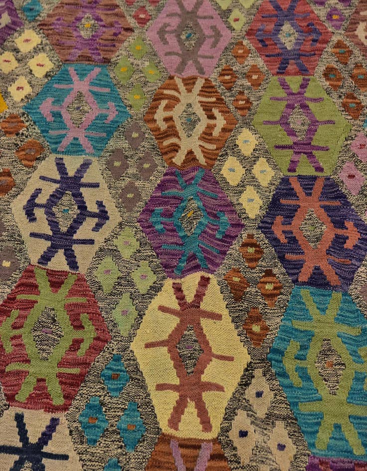 Detail image of 7' x 9' 5  Hand Woven Kilim Modern Wool Rug