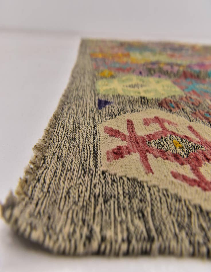 Detail image of 7' x 9' 5  Hand Woven Kilim Modern Wool Rug