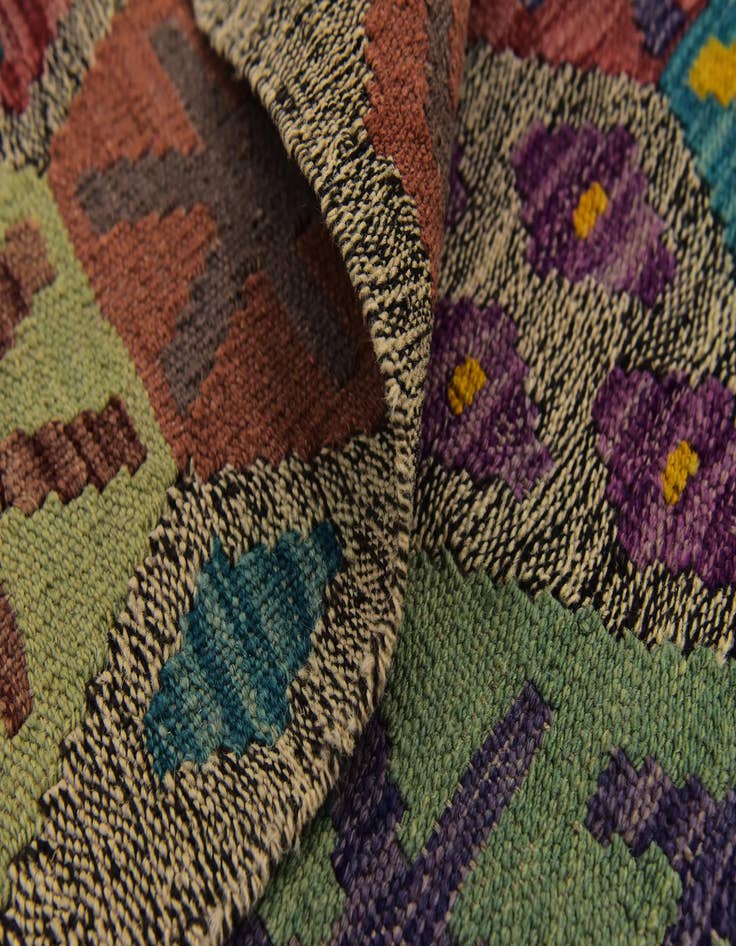 Detail image of 7' x 9' 5  Hand Woven Kilim Modern Wool Rug
