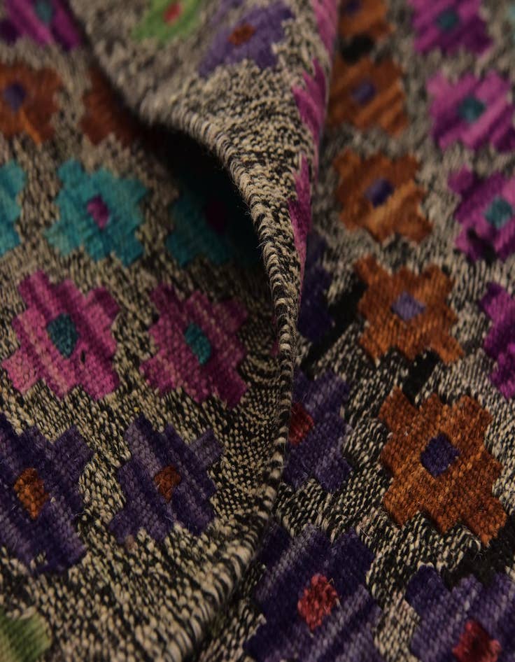 Detail image of 7' 2 x 9' 5  Hand Woven Kilim Modern Wool Rug