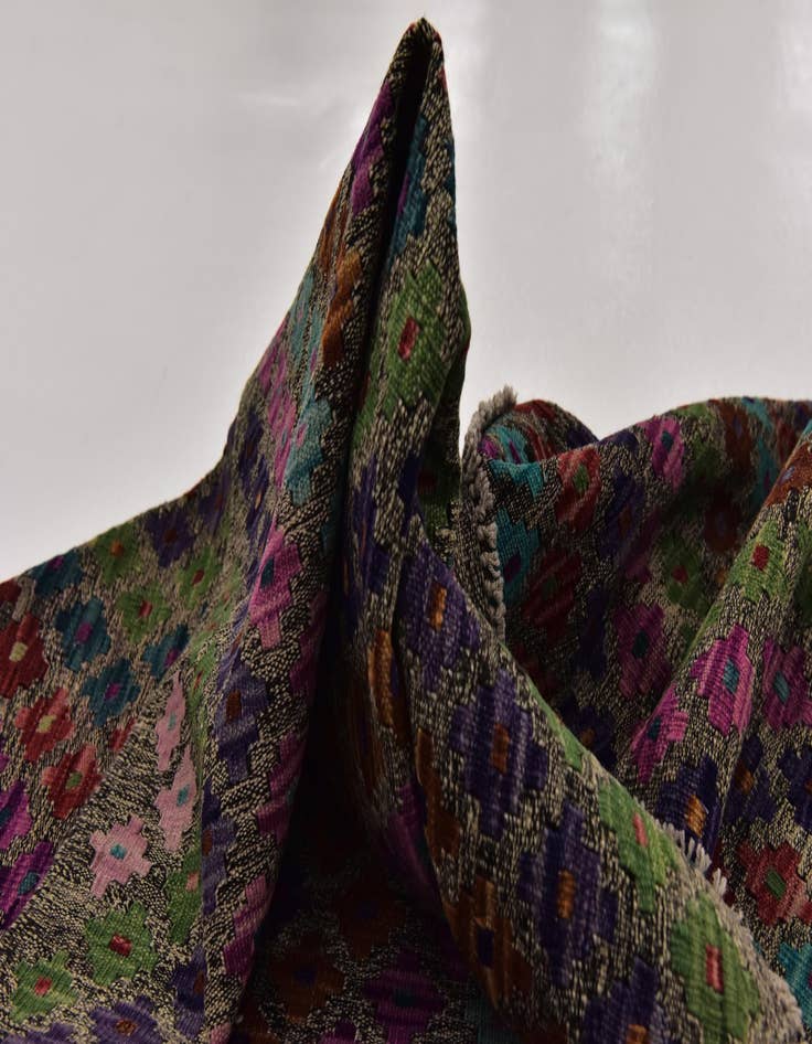 Detail image of 7' 2 x 9' 5  Hand Woven Kilim Modern Wool Rug