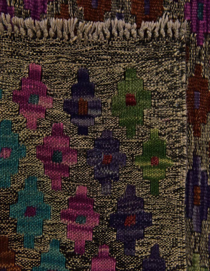 Detail image of 7' 2 x 9' 5  Hand Woven Kilim Modern Wool Rug