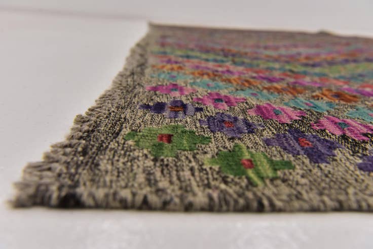 Detail image of 7' 2 x 9' 5 Hand Woven Kilim Modern Wool Rug