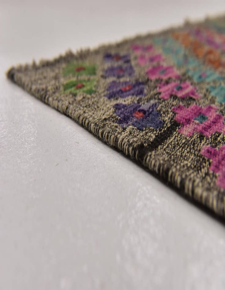 Detail image of 7' 2 x 9' 5  Hand Woven Kilim Modern Wool Rug
