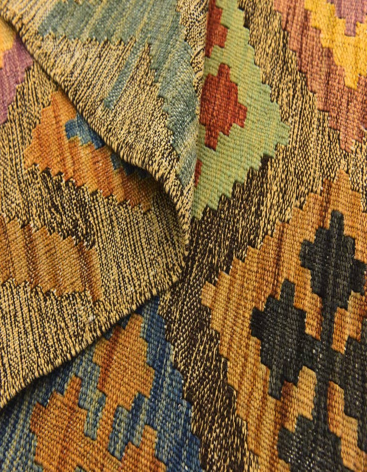 Detail image of 6' 6 x 8' 2  Hand Woven Kilim Modern Wool Rug