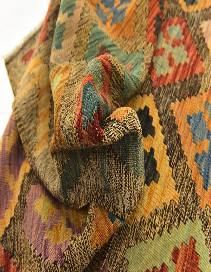 Detail image of 6' 6 x 8' 2  Hand Woven Kilim Modern Wool Rug