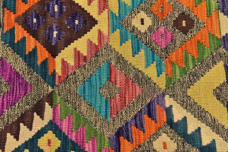 Detail image of 6' 9 x 8' Hand Woven Kilim Modern Wool Rug