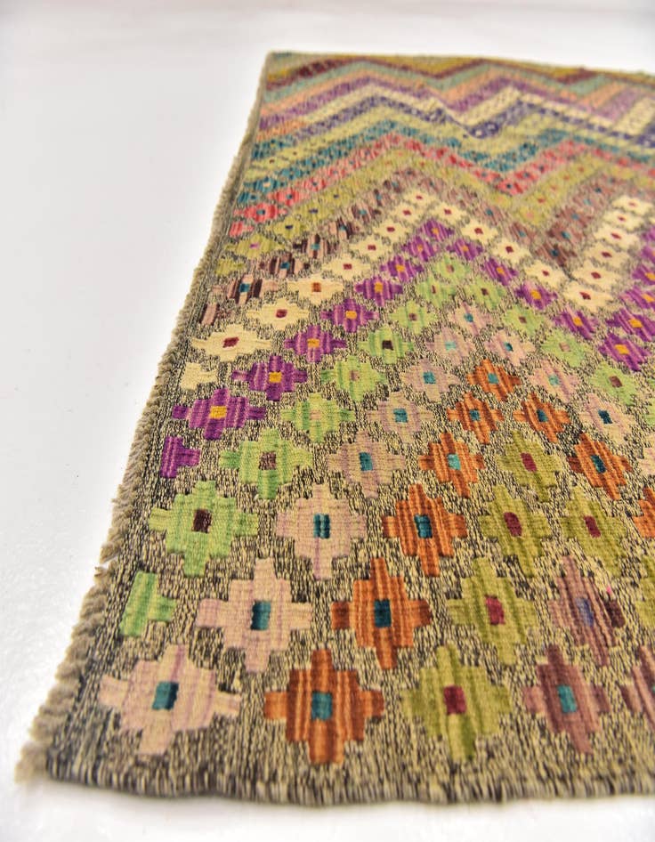 Detail image of 6' 3 x 8'  Hand Woven Kilim Modern Wool Rug