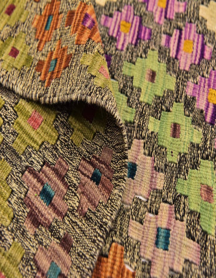 Detail image of 6' 3 x 8'  Hand Woven Kilim Modern Wool Rug