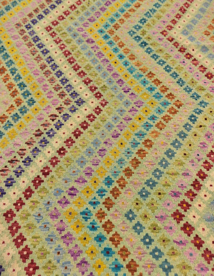 Detail image of 5' 10 x 7' 8 Hand Woven Kilim Modern Wool Rug