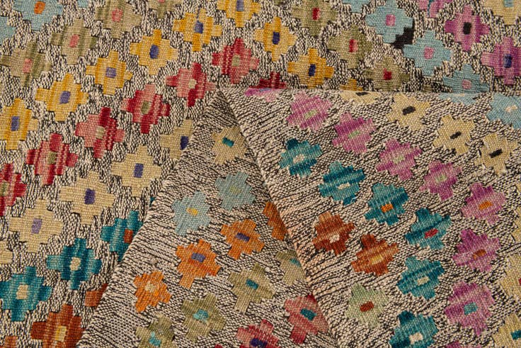 Detail image of 6' x 7' 5 Hand Woven Kilim Modern Wool Rug