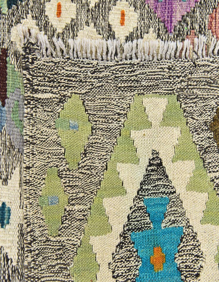 Detail image of 6' x 7' 6 Hand Woven Kilim Modern Wool Rug