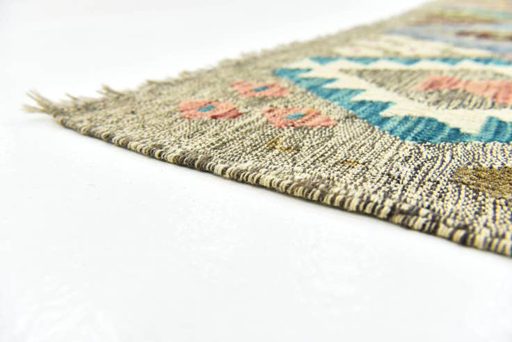 Detail image of 6' x 7' 6 Hand Woven Kilim Modern Wool Rug