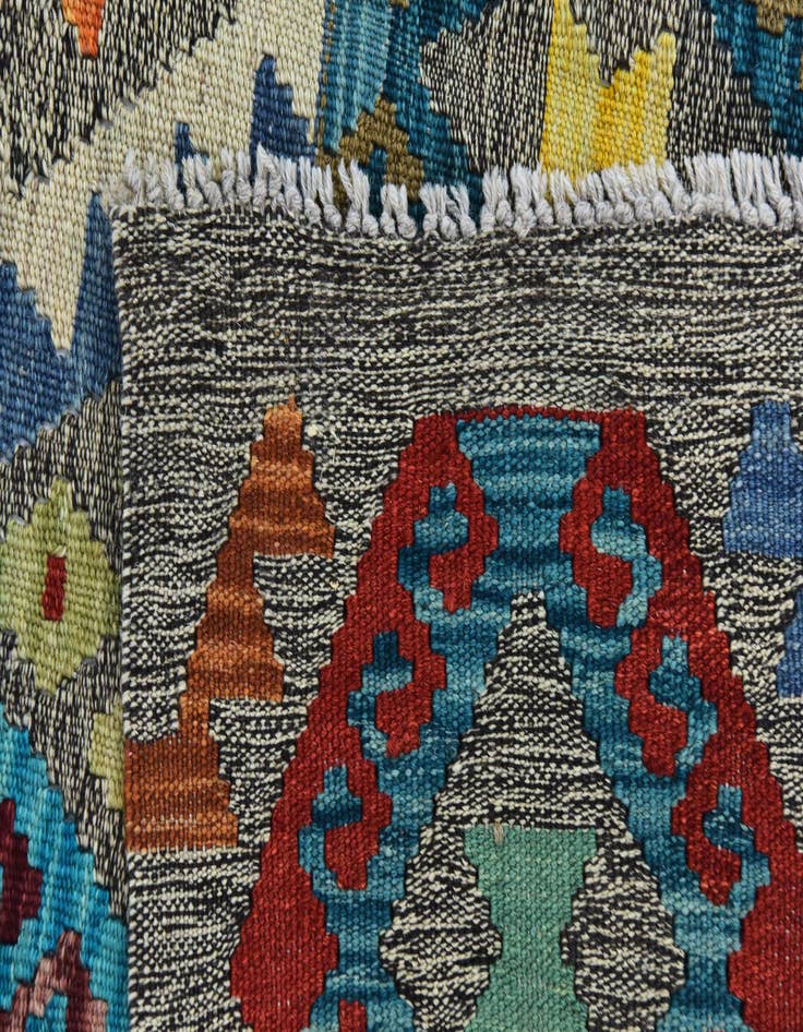 Detail image of 7' x 9' 7  Hand Woven Kilim Modern Wool Rug
