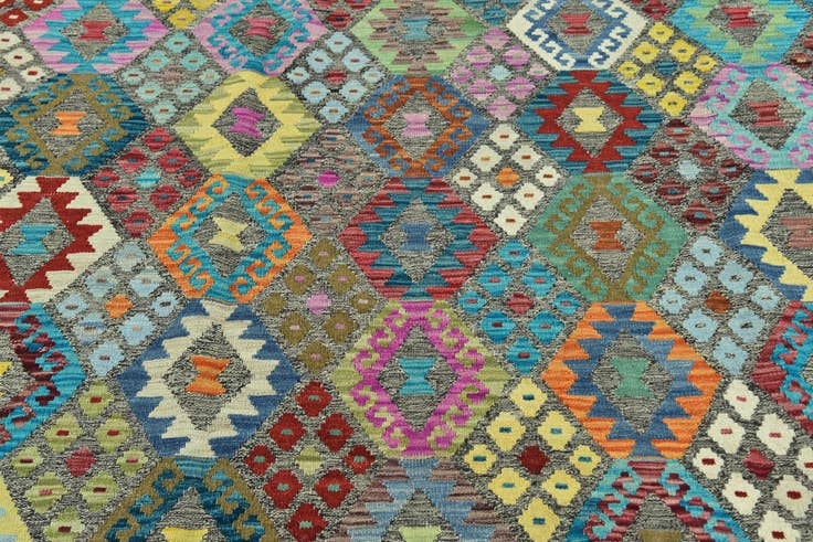 Detail image of 7' x 9' 7 Hand Woven Kilim Modern Wool Rug