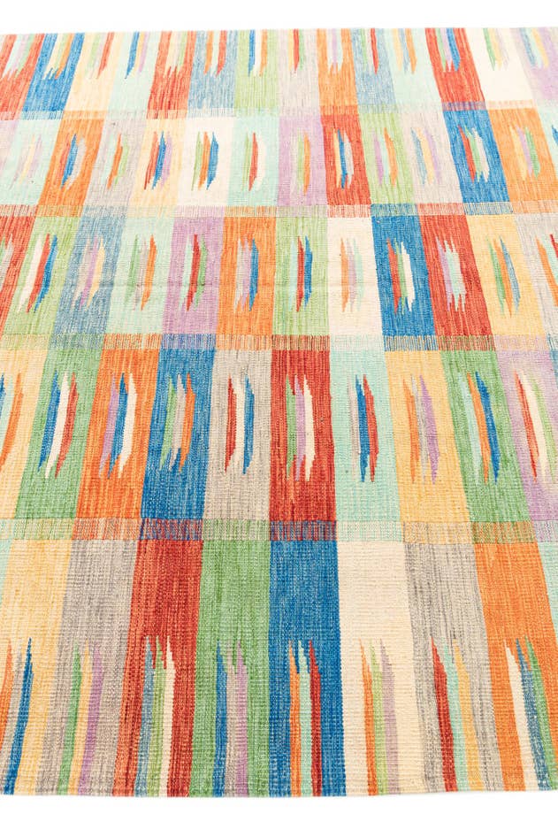 Detail image of 6' 6 x 9' 8 Hand Woven Kilim Modern Wool Rug