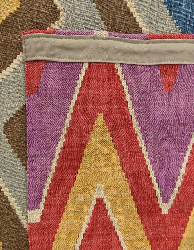 Detail image of 8' 5 x 9' 10  Hand Woven Kilim Modern Wool Rug