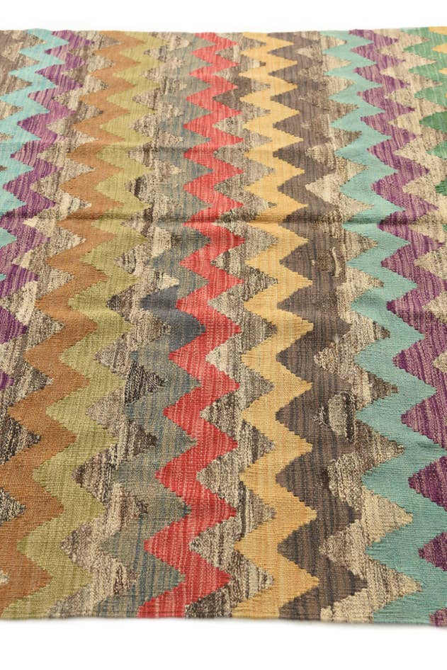 Detail image of 5' 5 x 8' Hand Woven Kilim Modern Wool Rug
