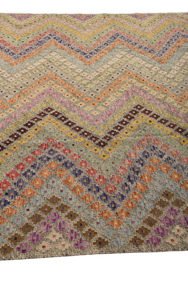 Detail image of 8' 6 x 9' 9 Hand Woven Kilim Modern Wool Rug