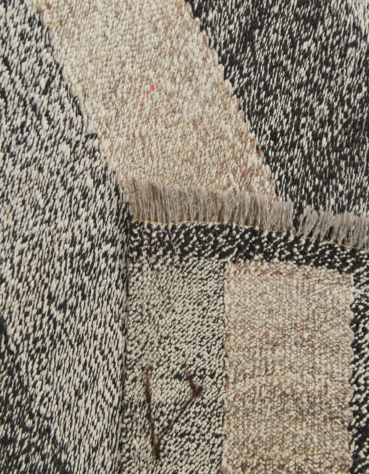 Detail image of 4' 10 x 6' 4  Hand Woven Kilim Modern Wool Rug