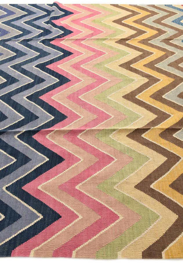 Detail image of 8' 8 x 9' 10 Hand Woven Kilim Modern Wool Rug