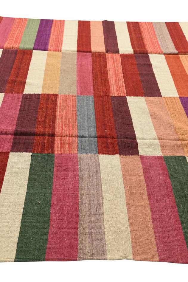 Detail image of 8' 5 x 11' 5 Hand Woven Kilim Modern Wool Rug