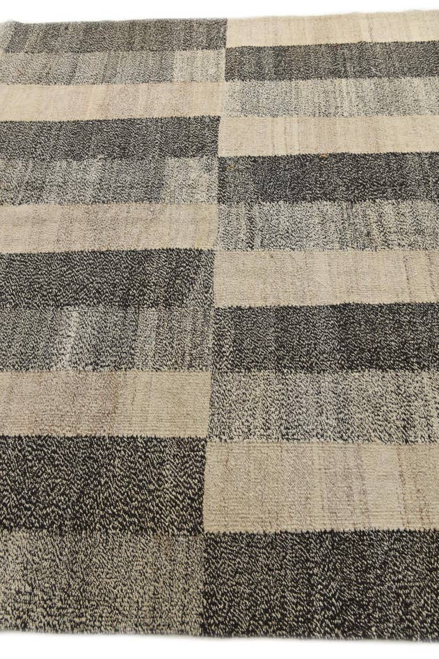 Detail image of 6' 8 x 9' 10 Hand Woven Kilim Modern Wool Rug